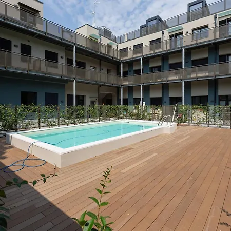 Superior With Veranda And Shared Swimming Pool Milánó